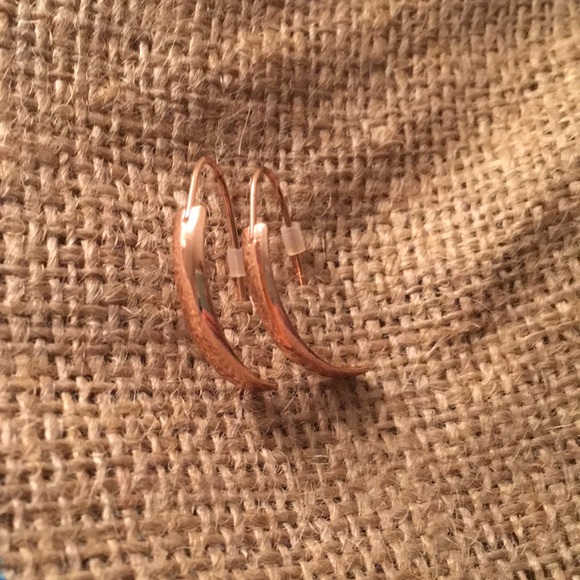 Rose gold loop earrings - Picture 3 of 3